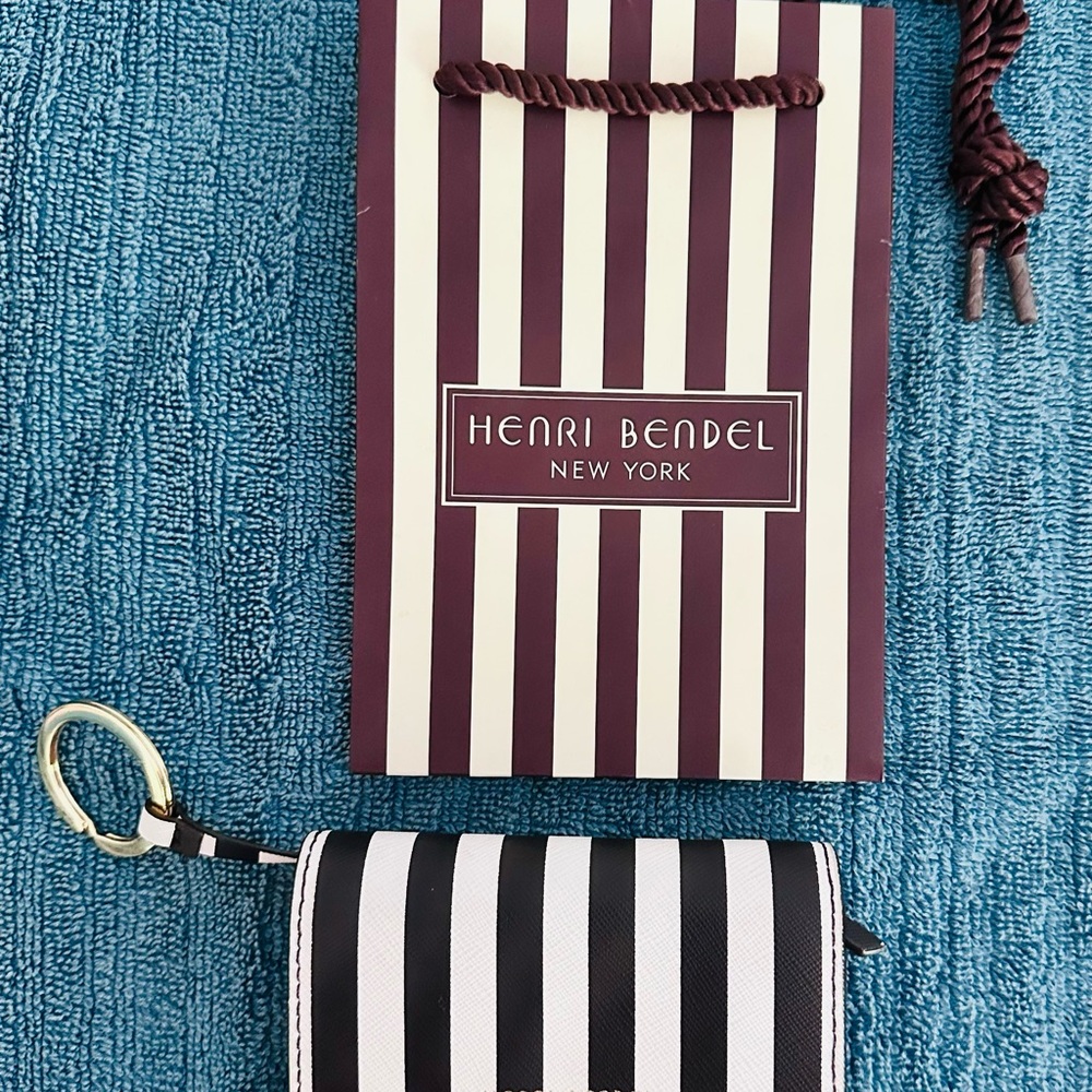 NWOT Henri Bendel Blk/White TriFold Wallet w/ brown/white striped gift bag 🤎🤍🖤 - Picture 2 of 13